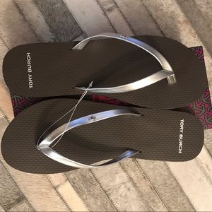Brand NWT Tory Burch Silver Flip Flops in Size 8